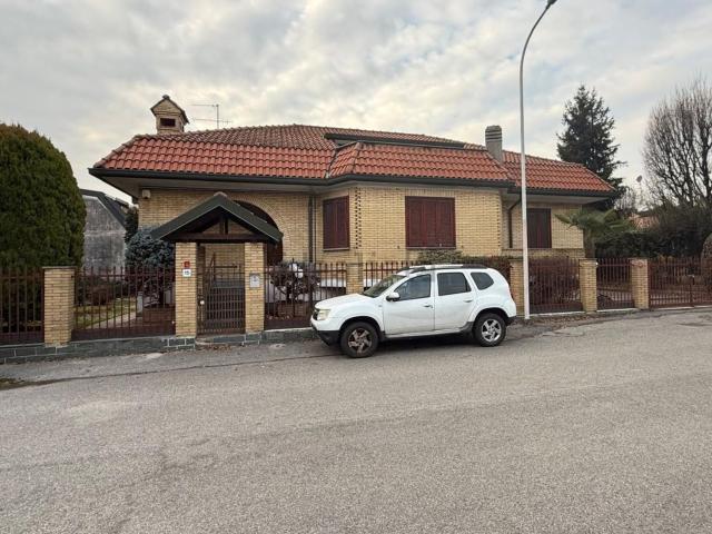 Case e ville in vendita di 300 m² in Via Modena, 15