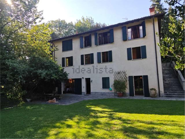 Case e ville in vendita di 300 m² in Via Montalbano