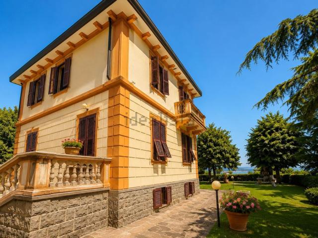 Case e ville in vendita di 300 m² in Via Montalbano, 18