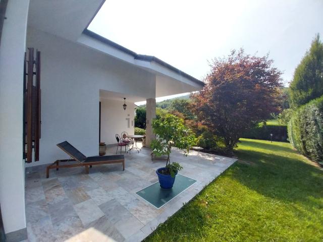 Case e ville in vendita di 300 m² in Via Monte Cuneo, 21