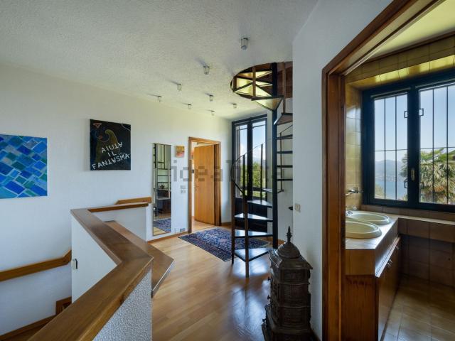Case e ville in vendita di 300 m² in Via monte zeda, 1