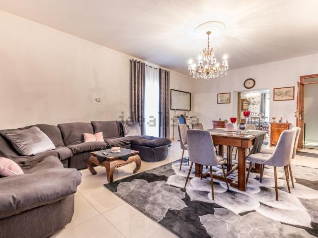 Case e ville in vendita di 300 m² in Via Monticello