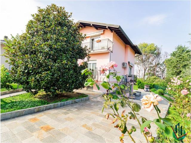 Case e ville in vendita di 300 m² in Via Moronata, 9