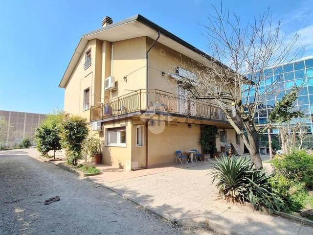 Case e ville in vendita di 300 m² in Via Matteotti