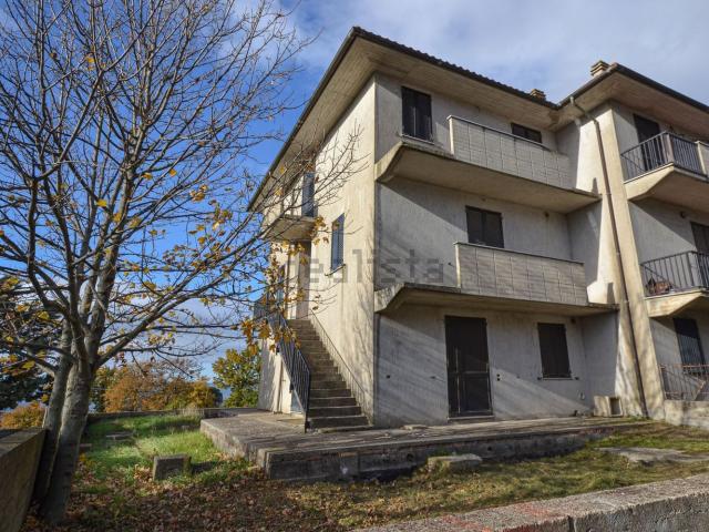 Case e ville in vendita di 300 m² in Via Madonna delle Grazie