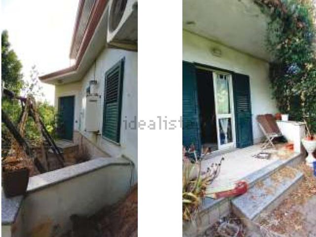 Case e ville in vendita di 300 m² in Via Magna Grecia