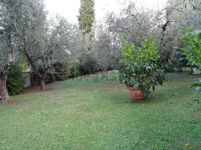 Case e ville in vendita di 300 m² in Via Mandrie