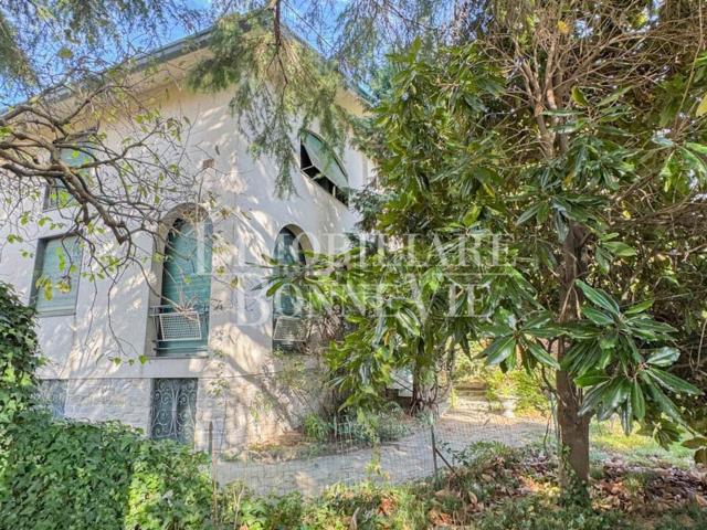 Case e ville in vendita di 300 m² in Via Marinotti