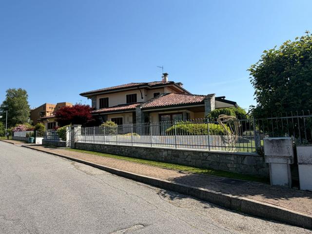 Case e ville in vendita di 300 m² in Via Mario Fanchini, 4
