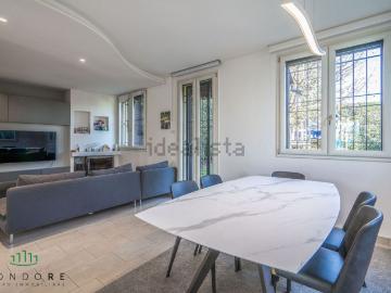 Case e ville in vendita di 300 m² in Via Martiri di Pizzocalvo, 115