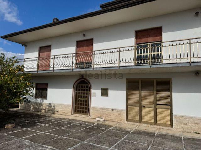 Case e ville in vendita di 300 m² in Via Masseria della Corte, 58