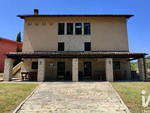 Case e ville in vendita di 300 m² in Via Menocchia