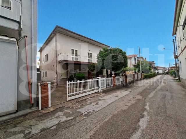 Case e ville in vendita di 300 m² in Via Michelangelo Buonarroti