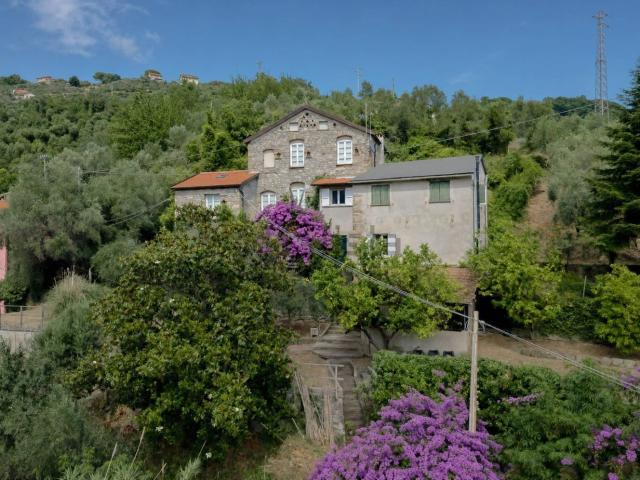 Case e ville in vendita di 300 m² in Via Nostra Signora della Guardia, 10