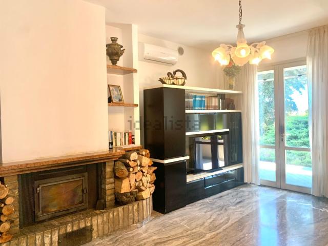 Case e ville in vendita di 300 m² in Via Nabucco
