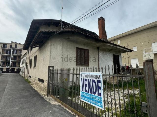Case e ville in vendita di 300 m² in Via Napoli