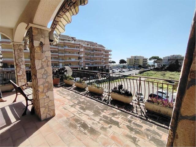 Case e ville in vendita di 300 m² in Via Nervia