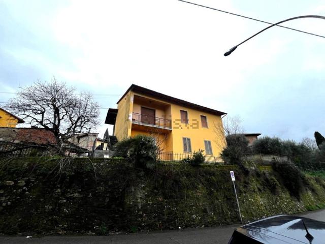 Case e ville in vendita di 300 m² in Via San Miniato