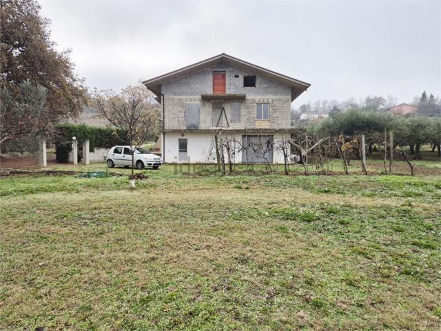 Case e ville in vendita di 300 m² in Via San Anatolio