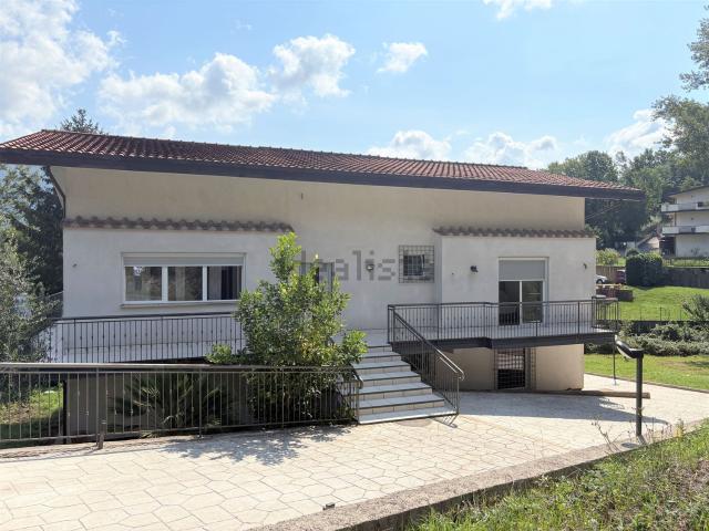 Case e ville in vendita di 300 m² in Via San Candida Ortali