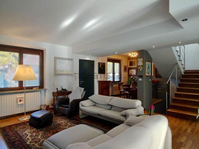 Case e ville in vendita di 300 m² in Via San Felice, 87
