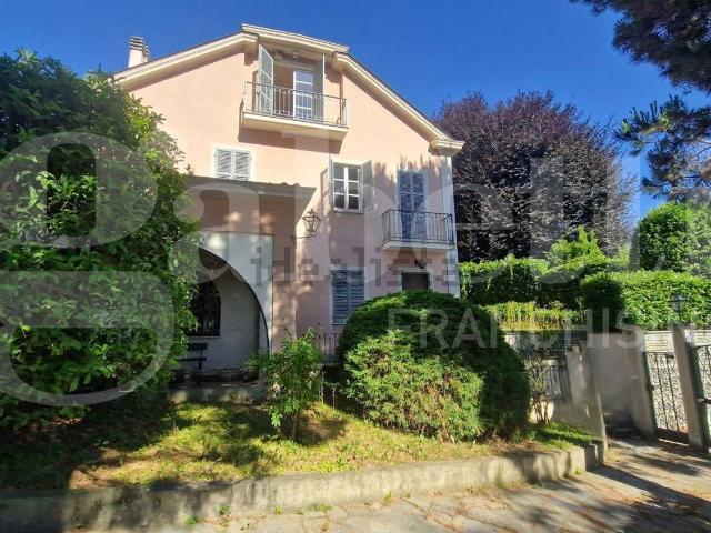 Case e ville in vendita di 300 m² in Via San Felice, 18
