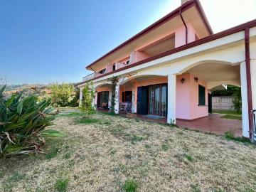 Case e ville in vendita di 300 m² in Via San Francesco di Paola, 33