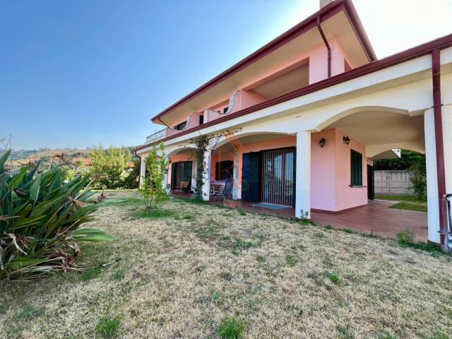 Case e ville in vendita di 300 m² in Via San Francesco di Paola, 33