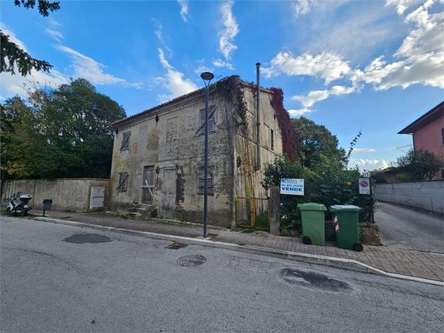 Case e ville in vendita di 300 m² in Via San Pietro, 6