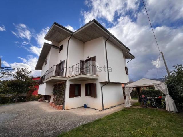 Case e ville in vendita di 300 m² in Via Sant&apos Angelo, 15
