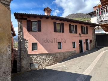 Case e ville in vendita di 300 m² in Via Sant&apos Andrea, 13