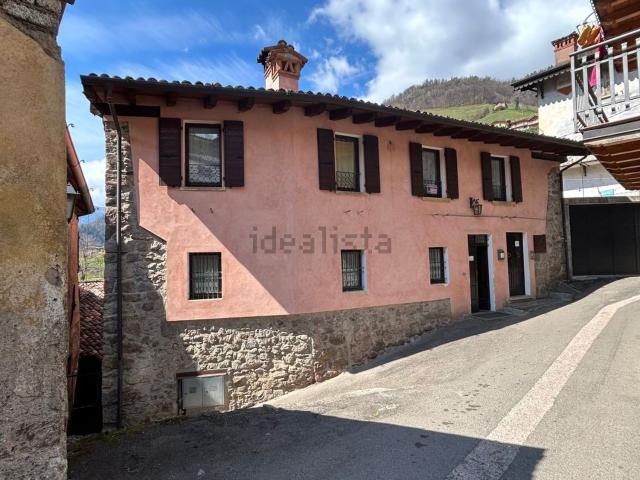 Case e ville in vendita di 300 m² in Via Sant&apos Andrea, 13