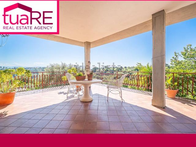 Case e ville in vendita di 300 m² in Via Santa Lucia