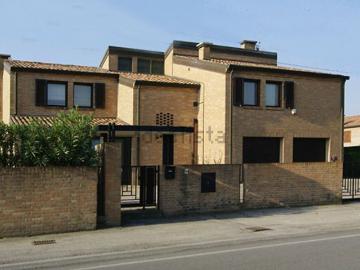 Case e ville in vendita di 300 m² in Via Settimo Raimondi