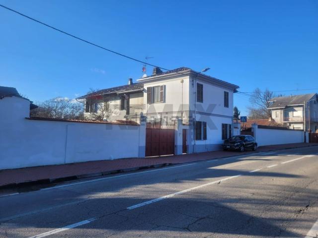 Case e ville in vendita di 300 m² in Via Sesia, 7