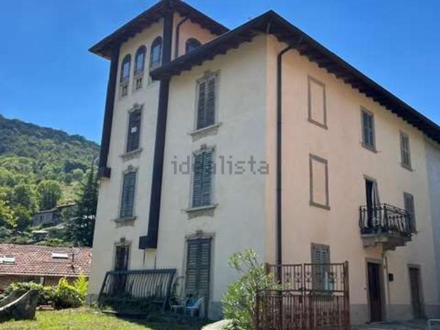 Case e ville in vendita di 300 m² in Via Stelvio