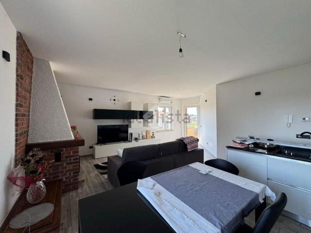 Case e ville in vendita di 300 m² in Via Strera, 115