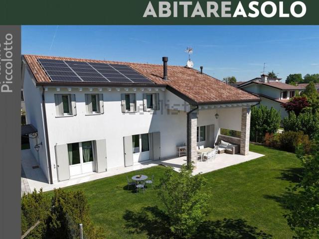 Case e ville in vendita di 300 m² in Via Poisolo
