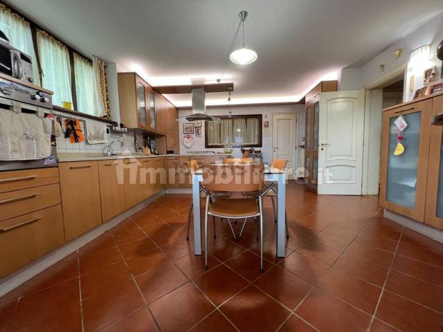 Case e ville in vendita di 300 m² in Via Pollenzo, 9
