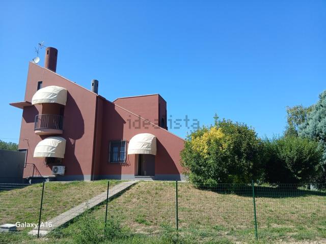 Case e ville in vendita di 300 m² in Via Pavia, 33