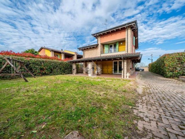 Case e ville in vendita di 300 m² in Via Papa Giovanni XXIII