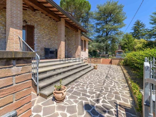 Case e ville in vendita di 300 m² in Via Perugina, 152