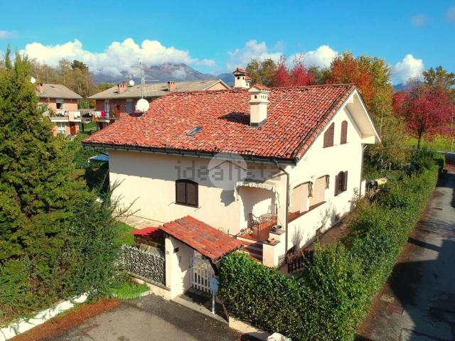 Case e ville in vendita di 300 m² in Via Piave, 31