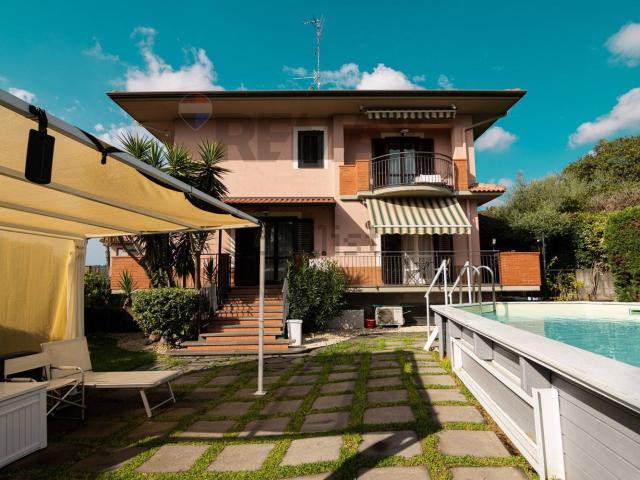 Case e ville in vendita di 300 m² in Via Pino Puglisi, 6