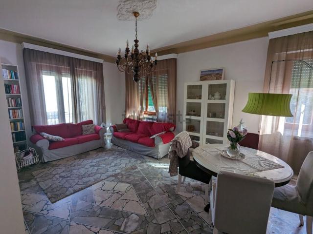 Case e ville in vendita di 300 m² in Via Pio la Torre, 19