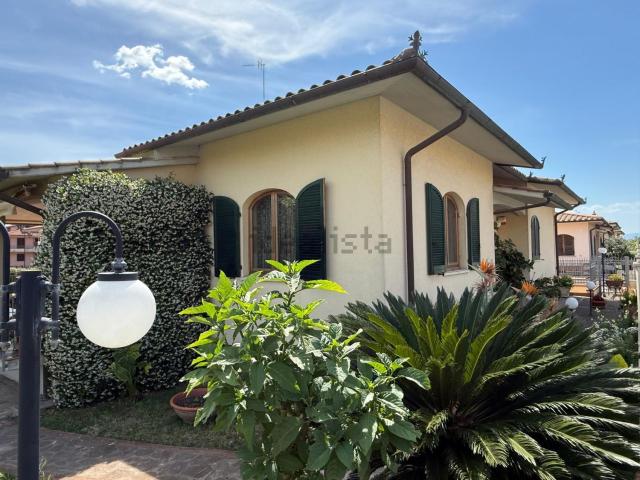 Case e ville in vendita di 300 m² in Via Preselle