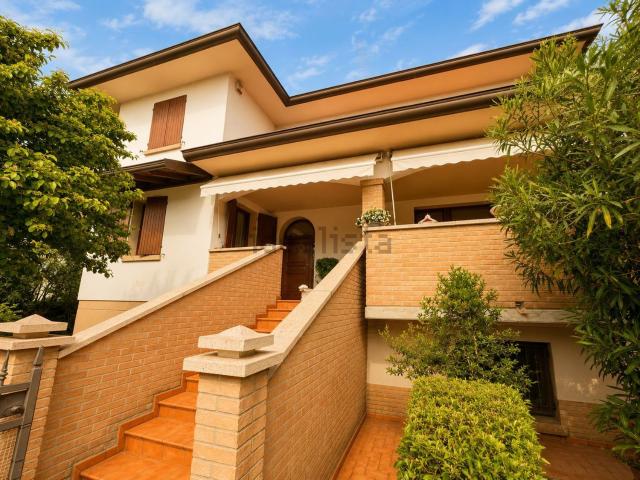 Case e ville in vendita di 300 m² in Via Puccini