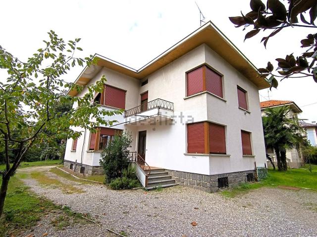 Case e ville in vendita di 300 m² in Via Roma, 7