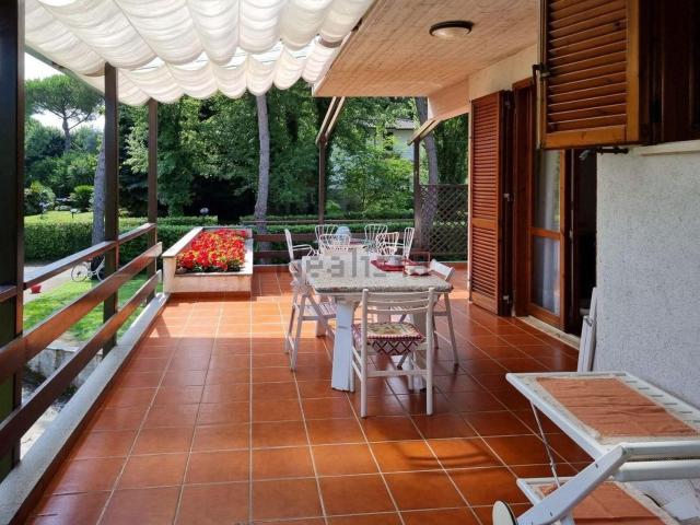Case e ville in vendita di 300 m² in Via Ronchi, 4