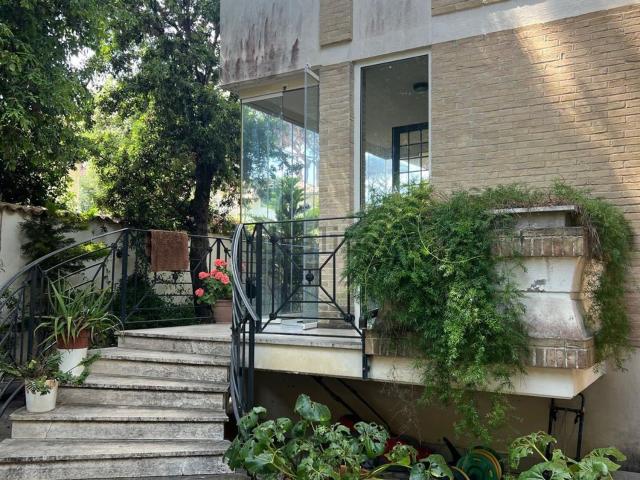 Case e ville in vendita di 300 m² in Via Rapallo, 92